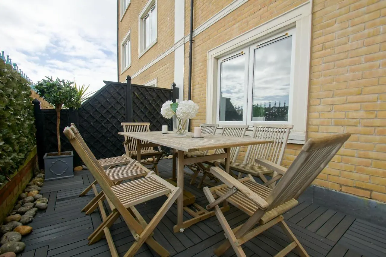 Marina Apartment - Parking - By Brighton Holiday Lets 0*,  영국